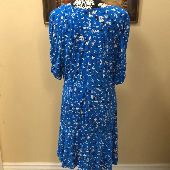 Vince Camuto off v-neck, pretty scrunched shirt sleeves fit & flare dress - Picture 5 of 15